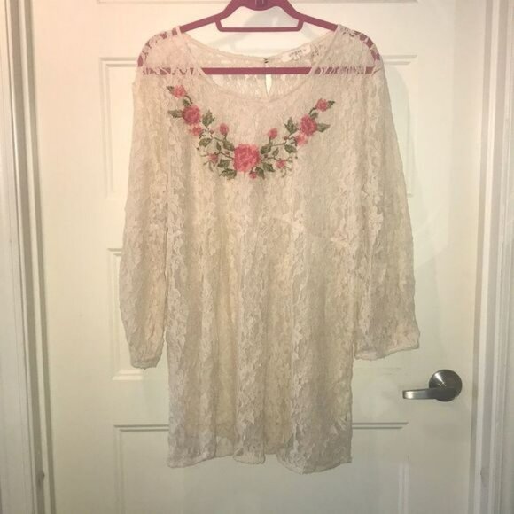 COPY - Cream Lace Tunic - Picture 1 of 5